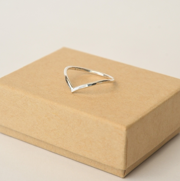 Chevron Hammered Sterling Silver V-Shaped Ring Size 6 - Picture 2 of 9